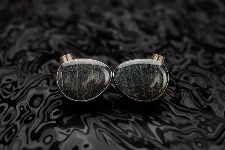 TinHiFi T6 Review face plates on black background