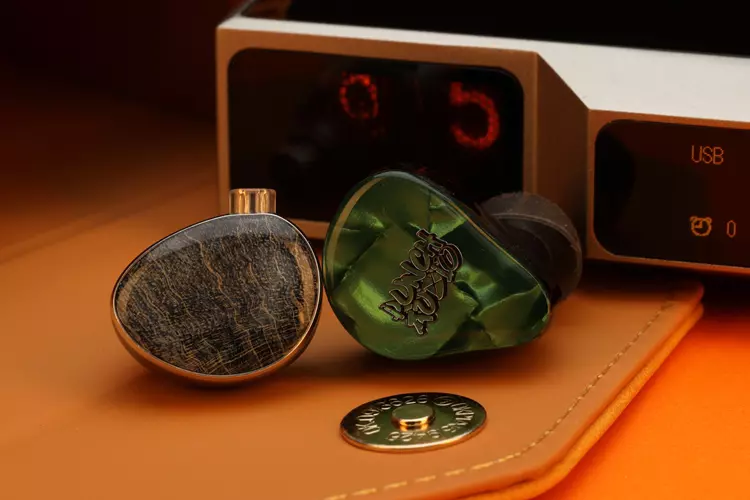 TinHiFi T6 beside Punch Audio Portazo