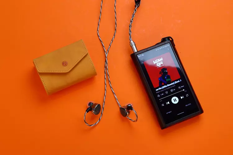 TinHiFi T6 connected to the FiiO M15S
