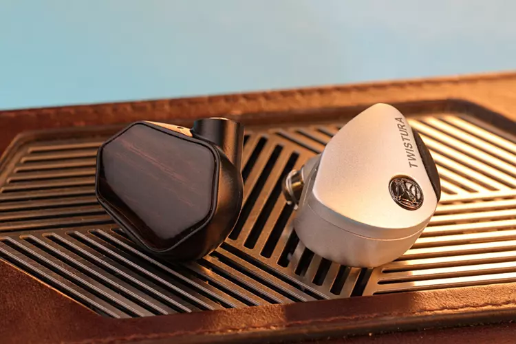 TinHiFi T7 beside TWISTURA Woodnote IEMs