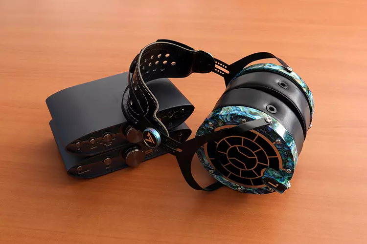 Verum Audio Verum 2 beside the iFi audio ZEN CAN 3 and DAC 3