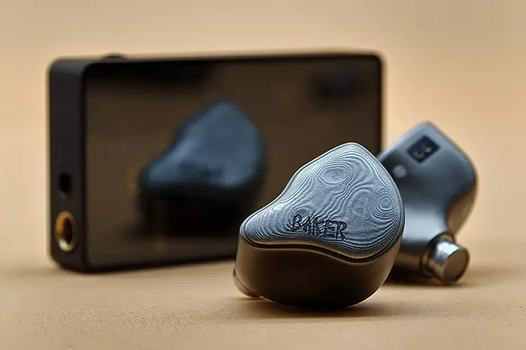 Yanyin Baker IEMs in front of the Heartfield R1 dongle