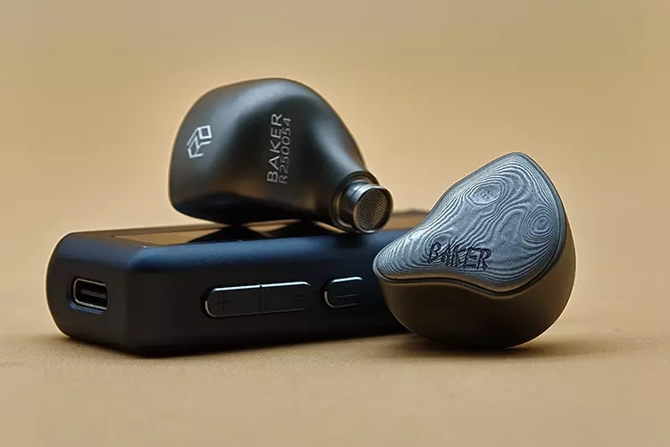 Yanyin Baker on top fo Colorfly CDA-M2 dongle