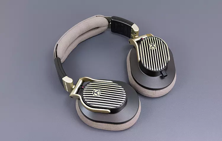 Austrian Audio The Arranger headphones laying flat