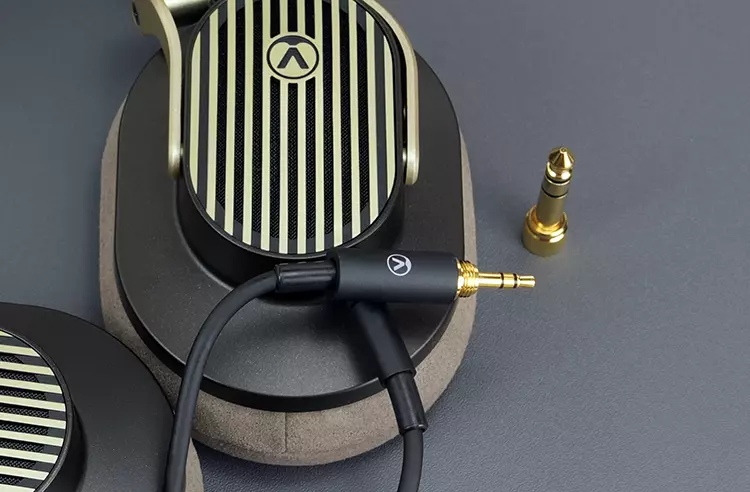Austrian Audio The Arranger stock cable and plug adaptor