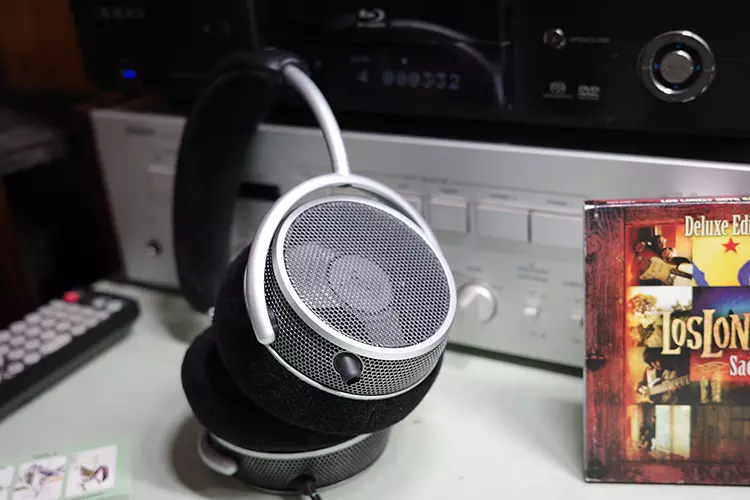 Grell OAE2 headphones beside amplifiers