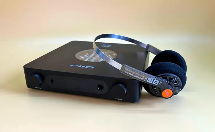 MOONDROP Old Fashioned beside FiiO K13 R2R