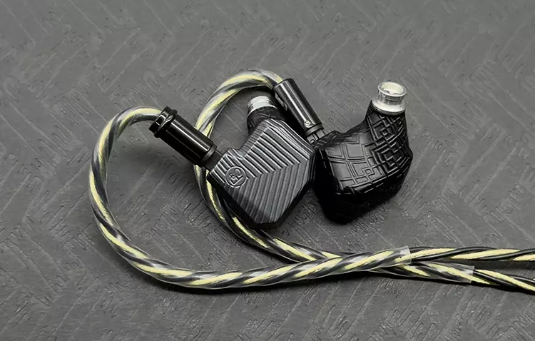 Zikman Arno Elegance beside PLUSSOUND VOLTA SE IEMs
