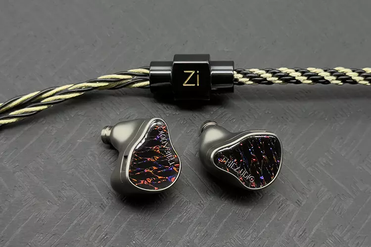 Zikman Arno Elegance beside THIEAUDIO Valhalla IEMs