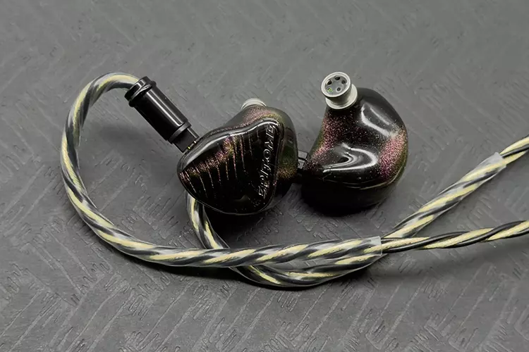 Zikman Arno Elegance connected to iBasso EPITOME IEMs