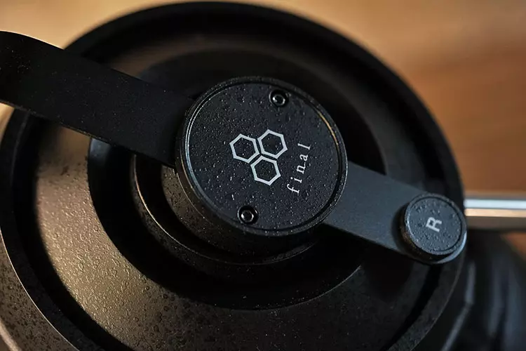 final DX4000 CL ear cup closeup