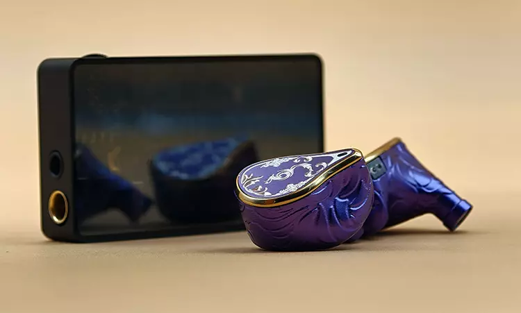 EPZ 550 IEMs in front of Heartfield R1