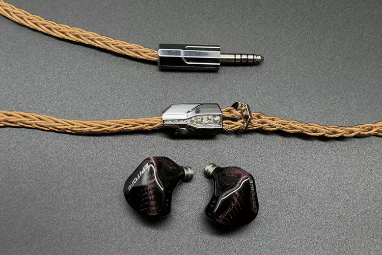 Effect Audio Ares 10 cable beside iBasso EPITOME IEMs