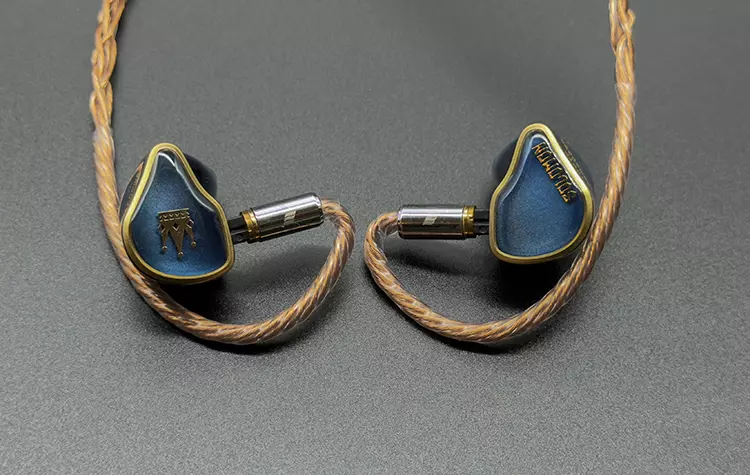 Effect Audio Ares 10 connected to BGVP Solomon IEMs