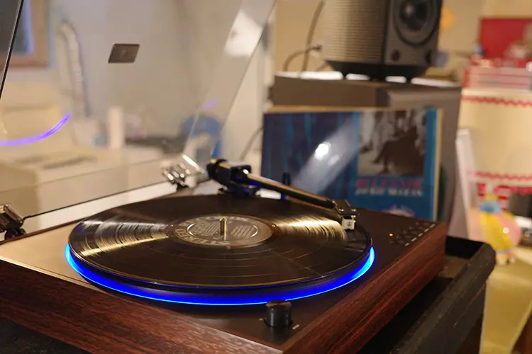 FiiO TT11 with the lid open playing a record