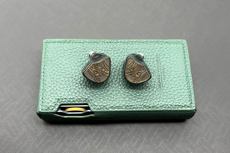 LUXEAR Valor on top of the LP P6 Pro DAP