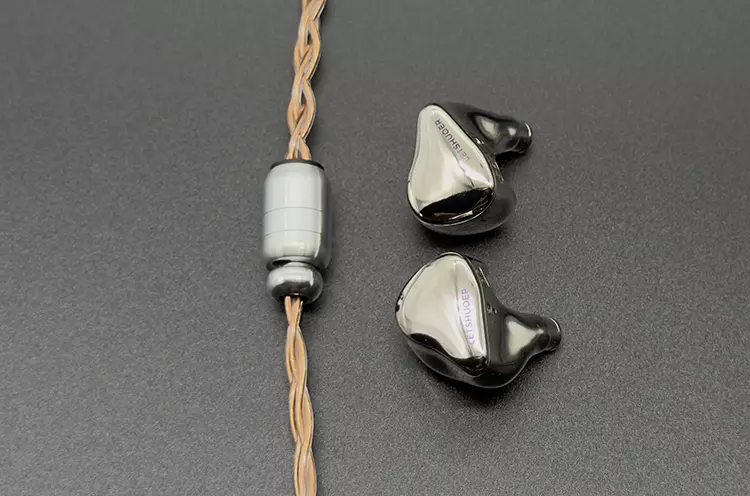 PLUSSOUND Copper Fusion Hybrid cable beside Cadenza 12 IEMs