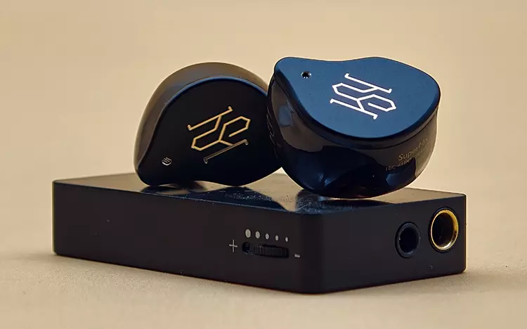 SIMGOT SuperMix 5 IEMs on top of Heartfield R1
