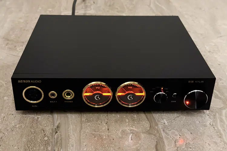 Sendy Audio KYLIN amplifier front panel turned on