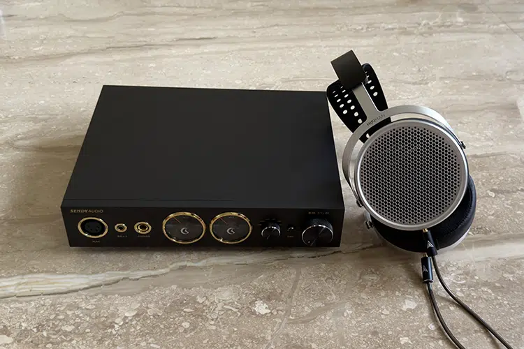 Sendy Audio KYLIN amplifier with HIFIMAN HE600 headphones