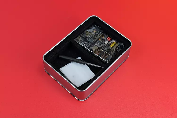 iBasso AMP18 accessories in a tin