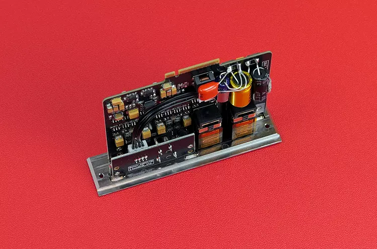 iBasso AMP18 card standing upright