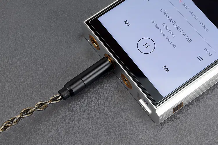 iBasso DX270 with 4.4mm cable plug connection