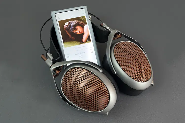 iBasso DX270 with Meze Audio POET headphones