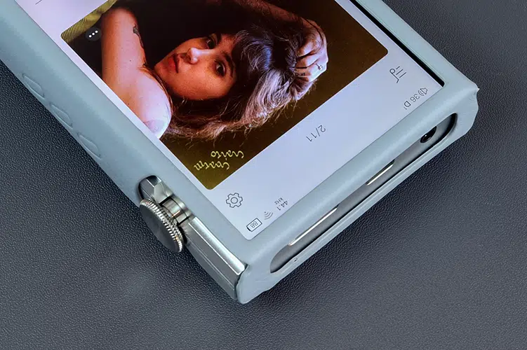 iBasso DX270 with blue leather case
