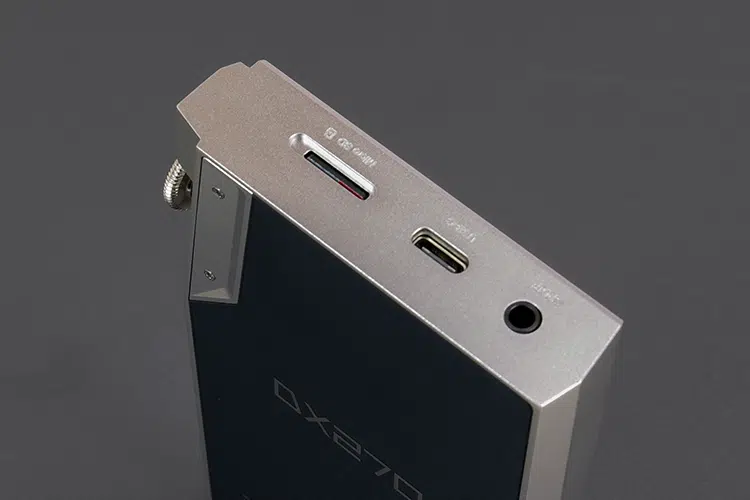iBasso DX270 top panel