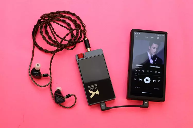 xDuoo XP-2 Bal beside a DAP and earphones