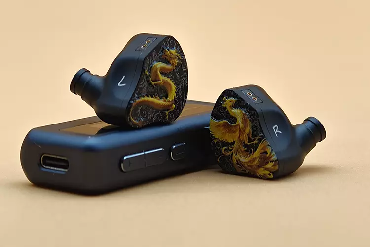 CVJ MYTHERA shells on top of the Colorfly CDA-M2 dongle