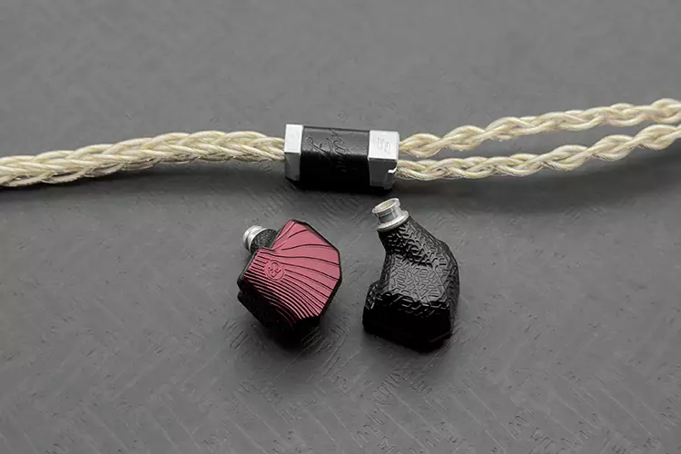 Effect Audio Leonidas Z beside PLUSSOUND SONORA SE IEMs