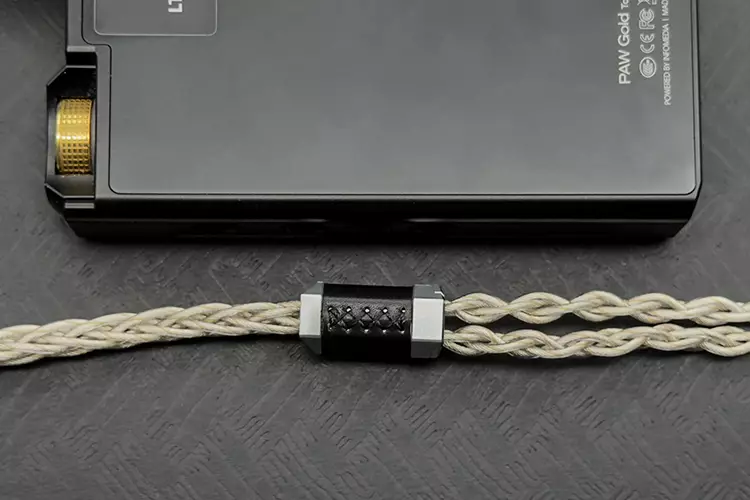 Effect Audio Leonidas Z cable under Lotoo PAW Gold Touch