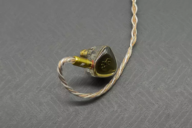 Elysian Acoustic Labs Annihilator 2026 shell connected to cable