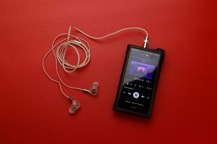 MAKINAaudio T-100B attached to cable and FiiO M15S DAP