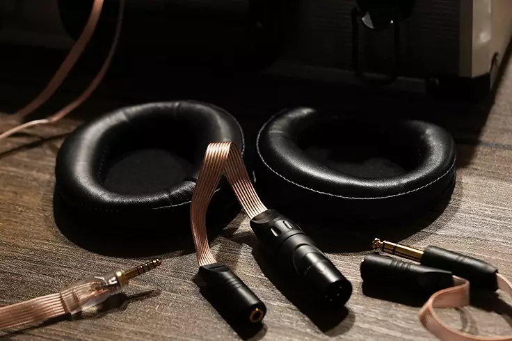 MOONDROP Skyland cable and ear pads