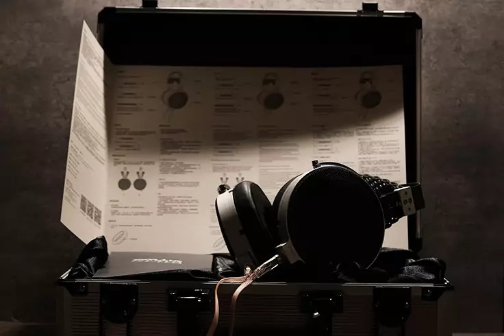 MOONDROP Skyland headphones inside open case