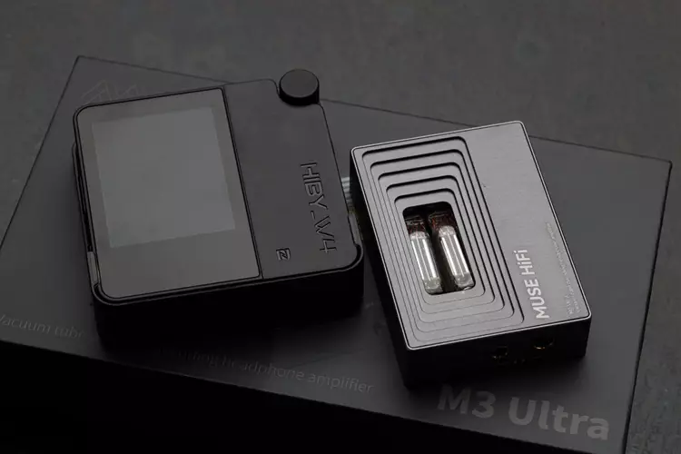 MUSE HiFi M3 Ultra amplifier beside HiBy W4