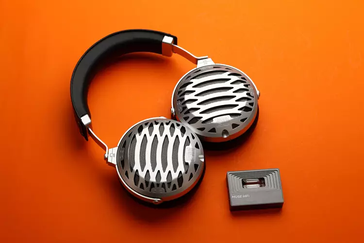 MUSE HiFi M3 Ultra beside TANGZU headphones