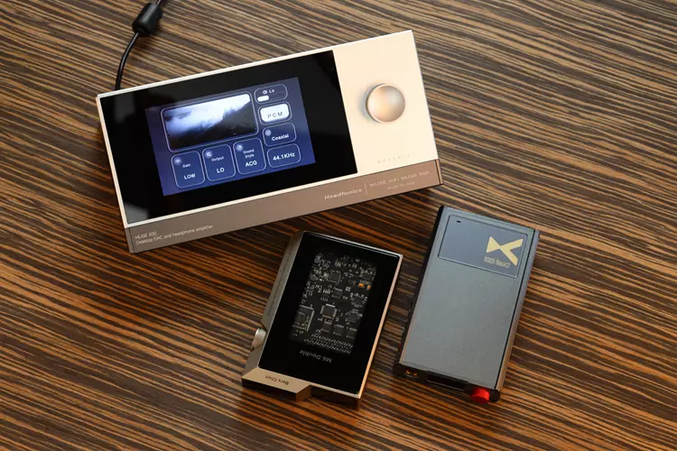MUSE HiFi MUSE 300 beside 2 portable DAC:amps