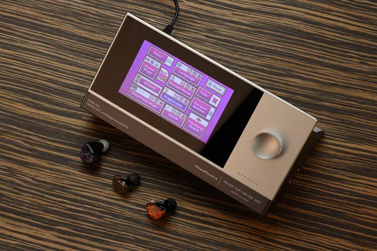 MUSE HiFi MUSE 300 beside 3 IEMs