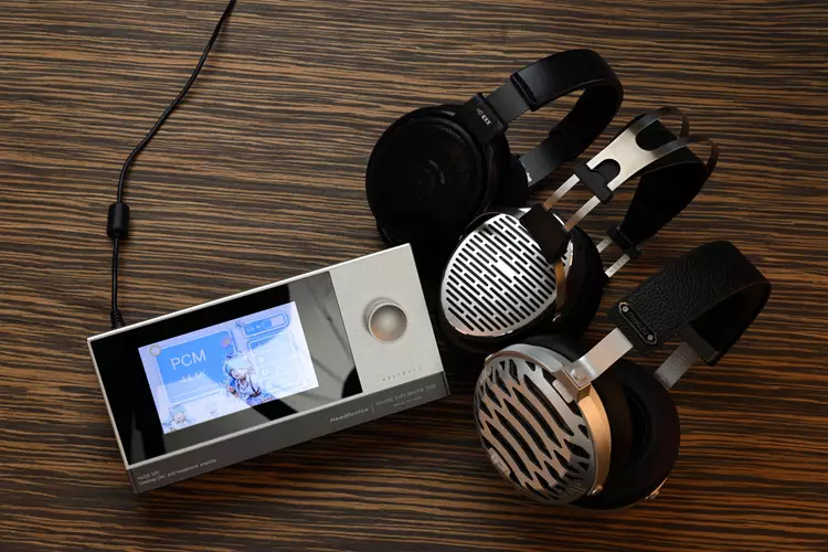 MUSE HiFi MUSE 300 beside 3 headphones
