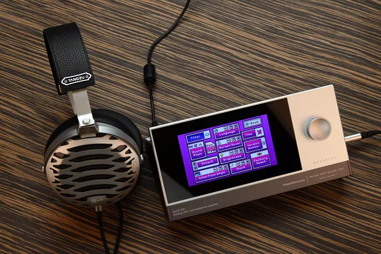 MUSE HiFi MUSE 300 beside TANGZU Demon Ox King headphones