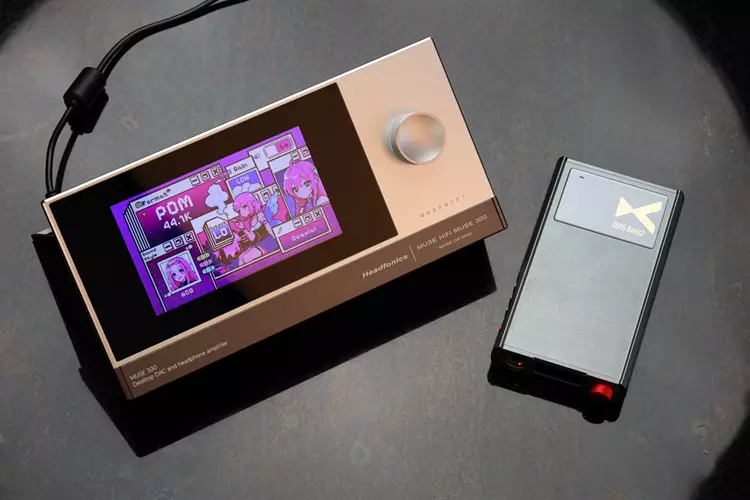 MUSE HiFi MUSE 300 beside xDuoo portable amplifier