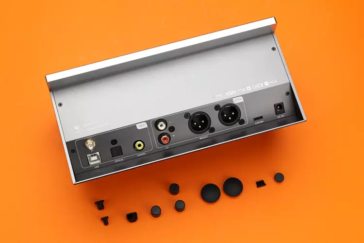 MUSE HiFi MUSE 300 rear panel with dust covers off