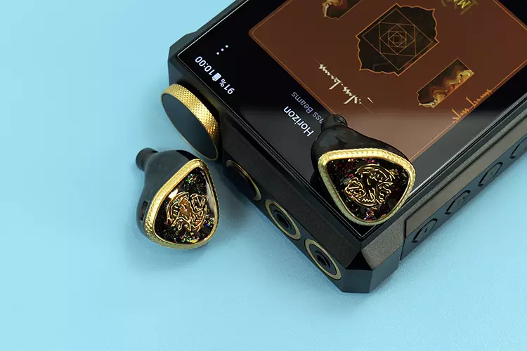 Nostalgia Audio Pendragon beside the FiiO M27 DAP