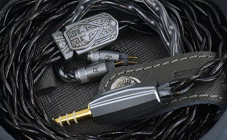 Nostalgia Audio Pendragon stock cable close up
