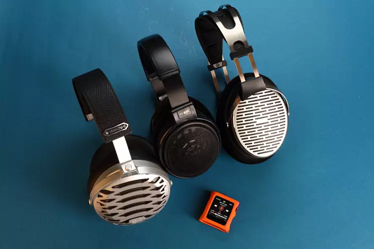 Shanling M0 Pura with 3 headphones