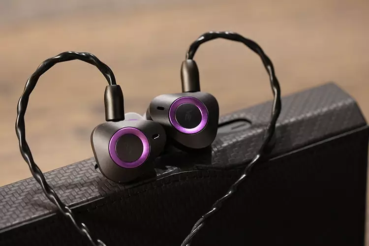 Vision Ears GO live! shells and cable attached